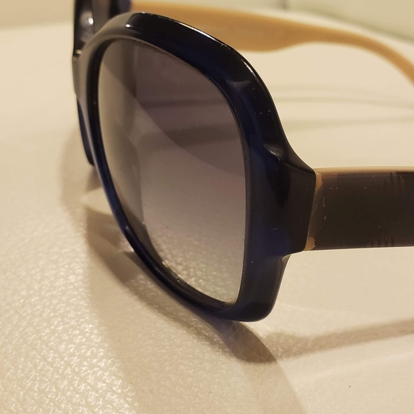 Burberry sun glasses and case used stunning main image 10